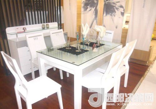 喜歡白色餐桌 但椅子該如何搭配？