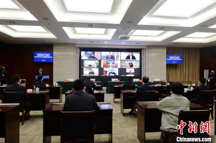 青羊區(qū)2020年重大項目在線集中簽約儀式現(xiàn)場。青羊區(qū)委宣傳部供圖