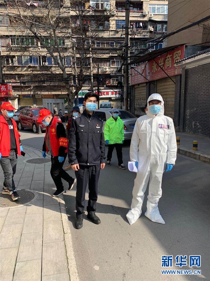 （習近平致敬的戰(zhàn)“疫”英雄·公安干警篇·圖文互動）（6）他們，抗疫一線鑄警魂