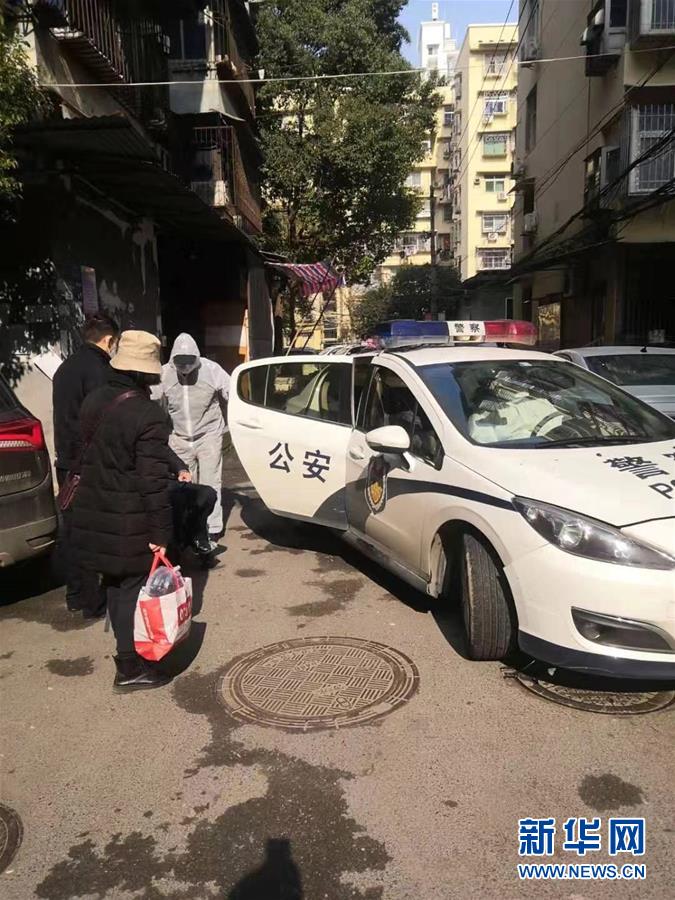 （習近平致敬的戰(zhàn)“疫”英雄·公安干警篇·圖文互動）（5）他們，抗疫一線鑄警魂