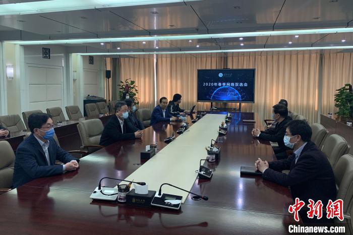 寧夏大學2020年春季首場綜合類“網絡雙選會”現(xiàn)場?！±钆迳?攝