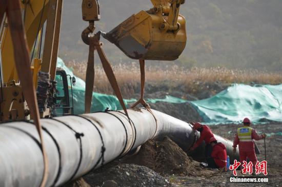 資料圖：天然氣管道施工現(xiàn)場。<a target='_blank'  data-cke-saved- >中新社</a>記者 蘇丹 攝