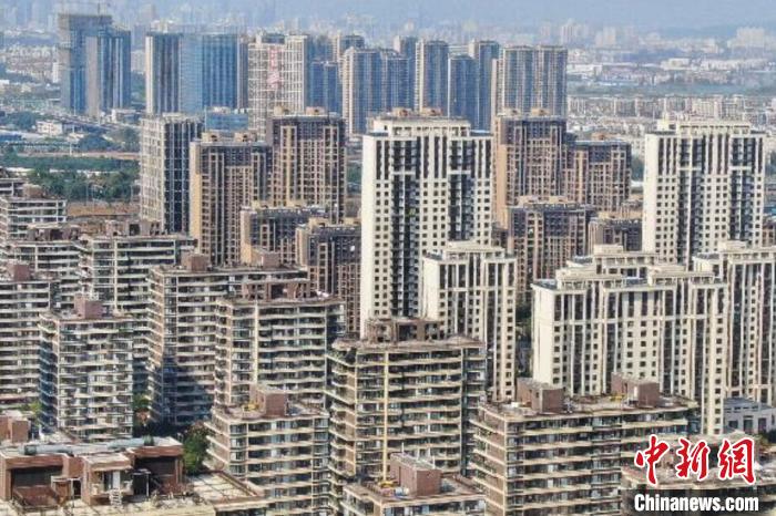 房地產(chǎn)行業(yè)作為特殊的商品銷售業(yè)，受疫情影響，一些企業(yè)資金回籠困難，亟待金融和稅務(wù)部門的政策支持?！°蟛?攝