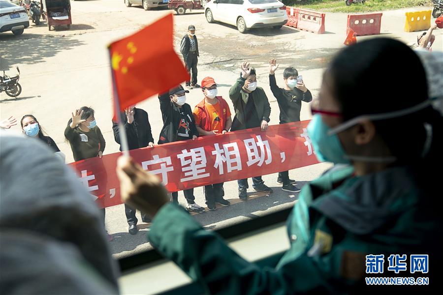 （聚焦疫情防控·圖文互動(dòng)）（1）分秒必爭(zhēng)！一切為了治病救人——中國(guó)抗疫生命至上的生動(dòng)實(shí)踐
