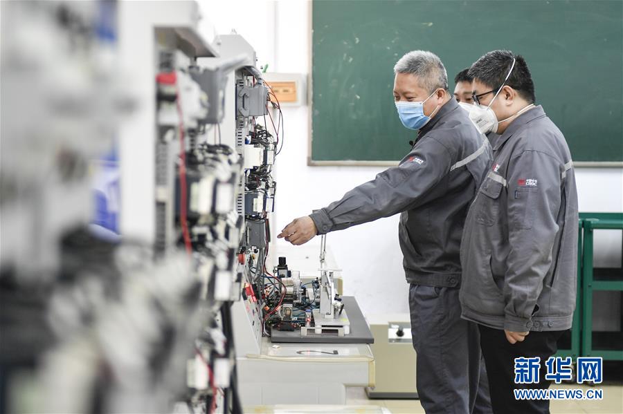 （在習(xí)近平新時(shí)代中國特色社會(huì)主義思想指引下——新時(shí)代新作為新篇章·習(xí)近平總書記關(guān)切事·圖文互動(dòng)）（8）汗水的味道——記錄奮戰(zhàn)在復(fù)工復(fù)產(chǎn)一線的勞動(dòng)者