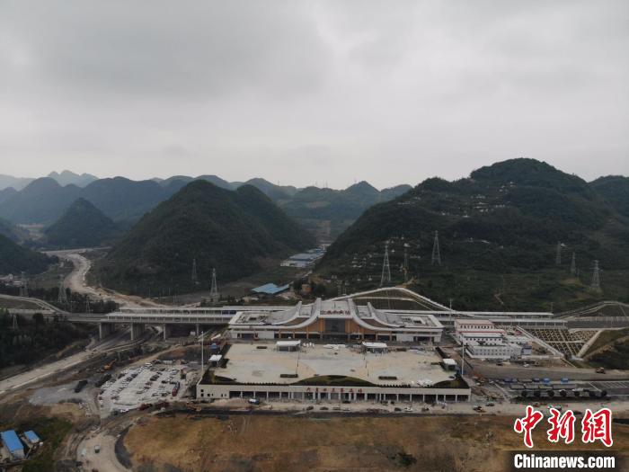 貴州省首條城際高速鐵路——安六鐵路開始聯(lián)調(diào)聯(lián)試。中國鐵路成都局集團(tuán)公司供圖