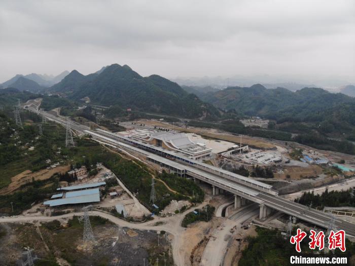 貴州省首條城際高速鐵路——安六鐵路開始聯(lián)調(diào)聯(lián)試。中國鐵路成都局集團(tuán)公司供圖