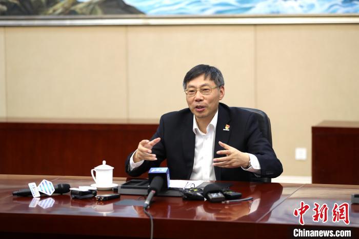 近日，全國人大代表、浪潮集團(tuán)董事長兼CEO孫丕恕接受媒體采訪。浪潮集圖供圖