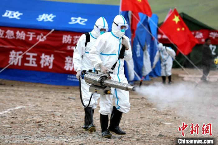 圖為進(jìn)行現(xiàn)場(chǎng)消毒。青海省應(yīng)急廳