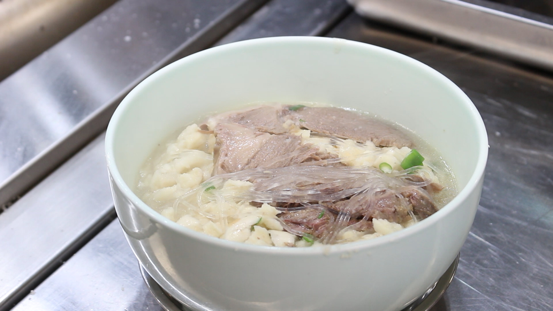 【陜菜大師和他們的拿手菜】烏平：“知足者常樂，食客愛吃我做的牛羊肉泡饃，就是我最大的滿足”_fororder_圖片8