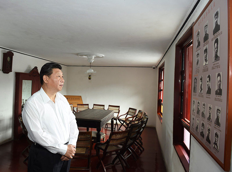 2015年6月16日，習(xí)近平在遵義會(huì)議會(huì)址參觀。