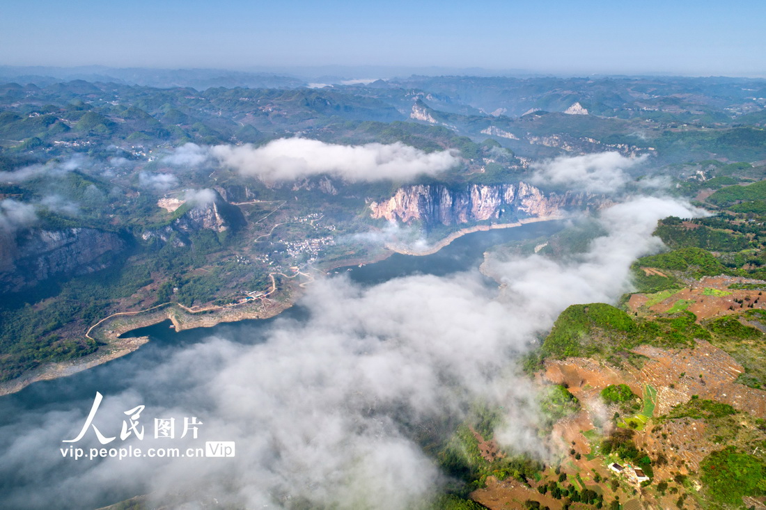 2022年4月3日拍攝的貴州省黔西市新仁苗族鄉(xiāng)境內(nèi)的烏江一級支流六沖河。